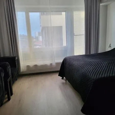Valoisa Studio Hertsin Ostoskeskuksen Yhteydessa Appartement