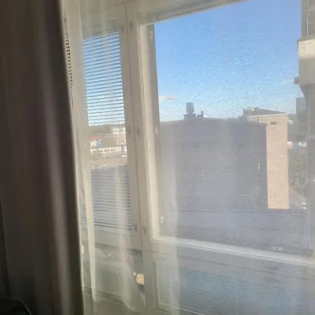Valoisa Studio Hertsin Ostoskeskuksen Yhteydessa * Helsinky