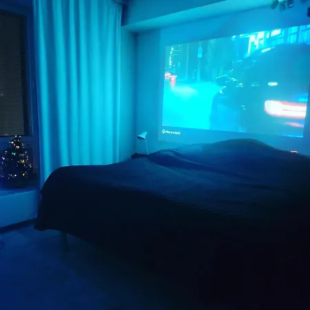 Valoisa Studio Hertsin Ostoskeskuksen Yhteydessa *